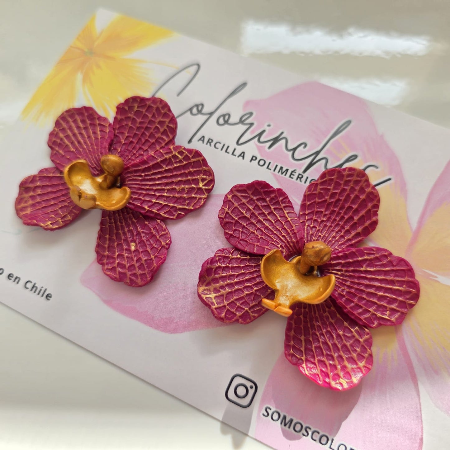 Orquídea burdeo dorada